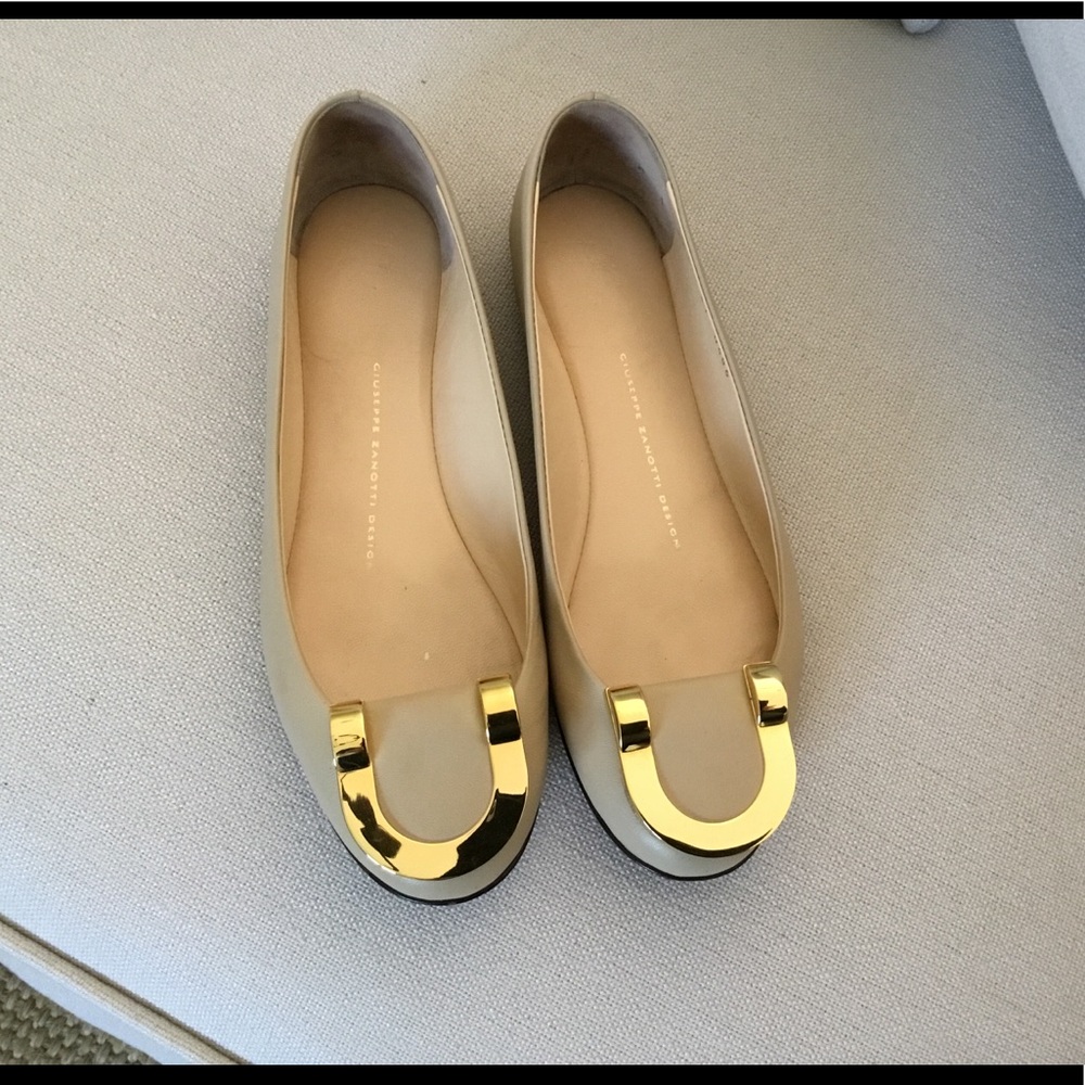 GIUSEPPE ZANOTTI NUDE LEATHER FLATS size 37 IT .